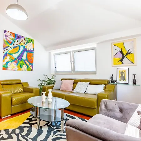 Delfina One Bedroom Апартаменты *